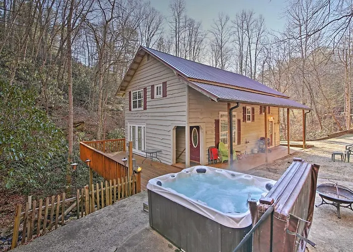 Bryson City Cottage With Hot Tub And Waterfall Views!